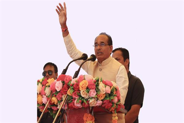 Read more about the article शहडोल-नागपुर एक्सप्रेस ट्रेन आरंभ: मुख्यमंत्री श्री चौहान ने हरी झण्डी दिखाकर ट्रेन को रवाना किया रवाना|