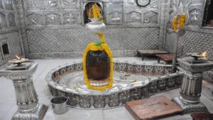 Read more about the article उज्जैन के महाकाल हुए अरबपति, 8 माह में बना कमाई का नया रिकॉर्ड; इन कारणों से बढ़ रही आय
