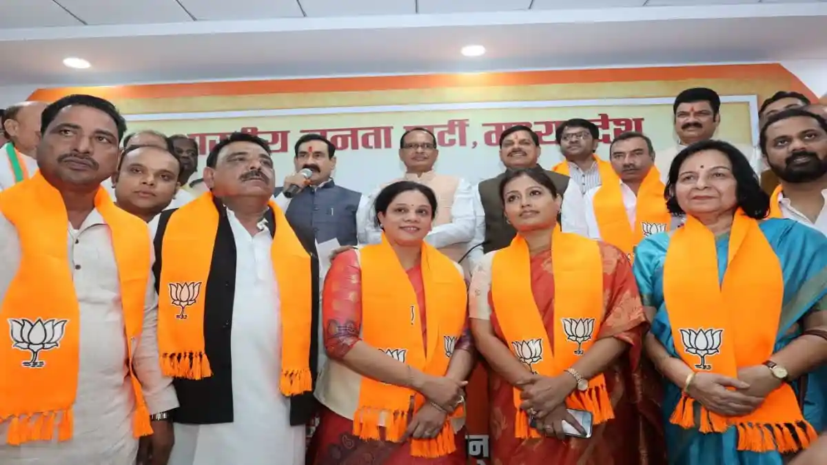 You are currently viewing कांग्रेस की पूर्व विधायक पारुल साहू और अमित सक्सेना ने थामा भाजपा का दामन