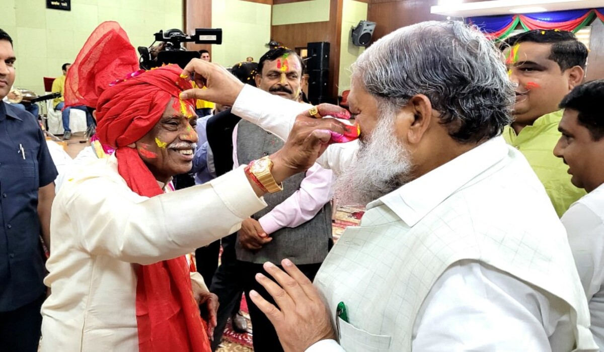 You are currently viewing Haryana Politics: ‘नियुक्ति के लिए यहां संपर्क करें’, Anil Vij ने Congress में टूट चुके बीच निशाना साधा