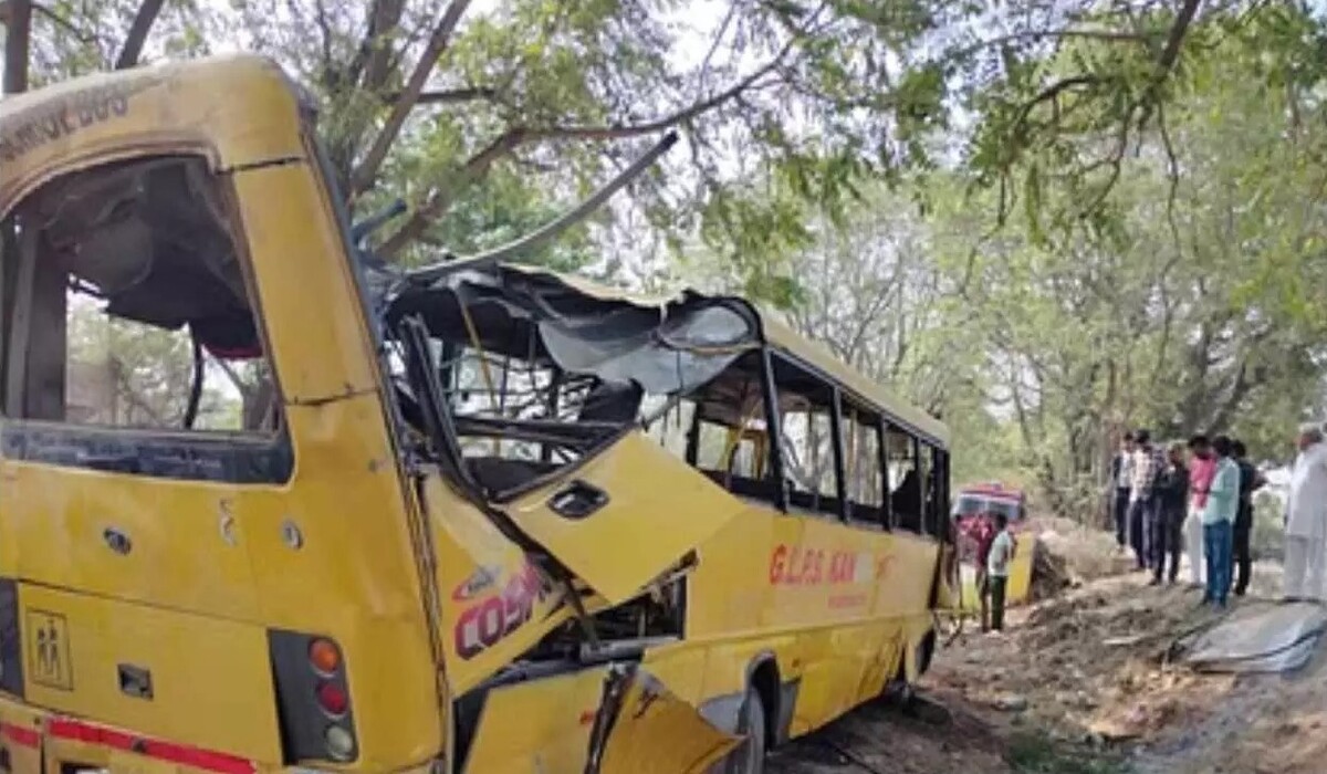 You are currently viewing Haryana School Bus Accident: ईद के दिन, कनीना, महेंद्रगढ़ में GL Public School की बस का एक दुर्घटनाग्रस्त हो गया, इस हादसे में 25 से अधिक बच्चे घायल