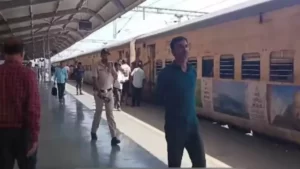 Read more about the article भोपाल में हड़कंप! झेलम एक्सप्रेस में बम की सूचना