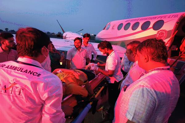 You are currently viewing आपातकाल में त्वरित चिकित्सकीय सेवाओं के लिए एयर एम्बुलेंस उपयोगी