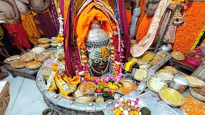 Read more about the article महाकालेश्वर मंदिर में सामान्य भक्तों की ऑनलाइन भस्म आरती बुकिंग बंद