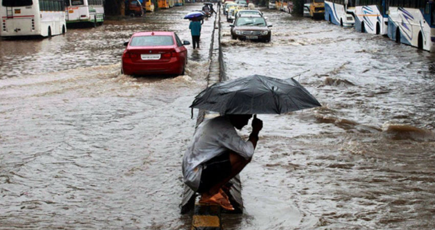 You are currently viewing भोपाल, इंदौर, उज्जैन समेत 45 जिलों में तेज बारिश का अलर्ट, इंदौर में बारिश के कारण स्कूलों की छुट्टी