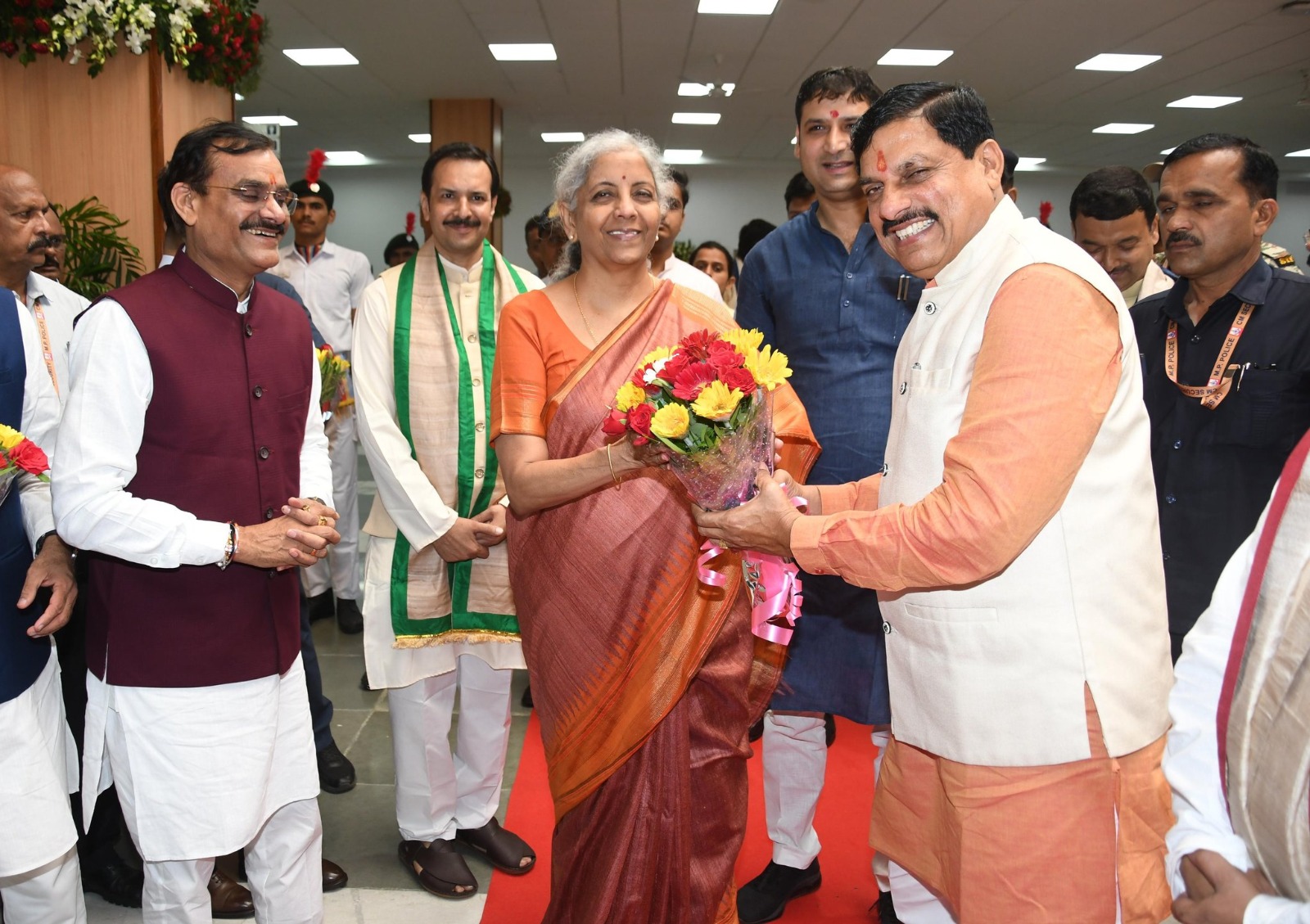 You are currently viewing केंद्रीय वित्त मंत्री निर्मला सीतारमण भोपाल प्रवास पर, IISER के दीक्षांत समारोह में हुई शामिल ; CM बोले – भारत विश्वगुरु बनने के मार्ग पर अग्रसर