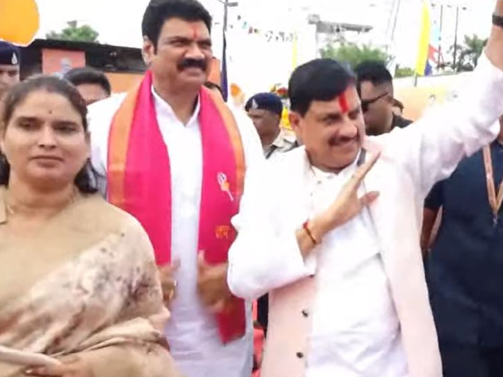 You are currently viewing MP Ladli Bahna Yojana: ‘लाड़ली बहनों’ के खाते में CM यादव ने ट्रांसफर की राशि, ₹215 करोड़ की लागत के विभिन्न विकास कार्यों का किया लोकार्पण व भूमिपूजन