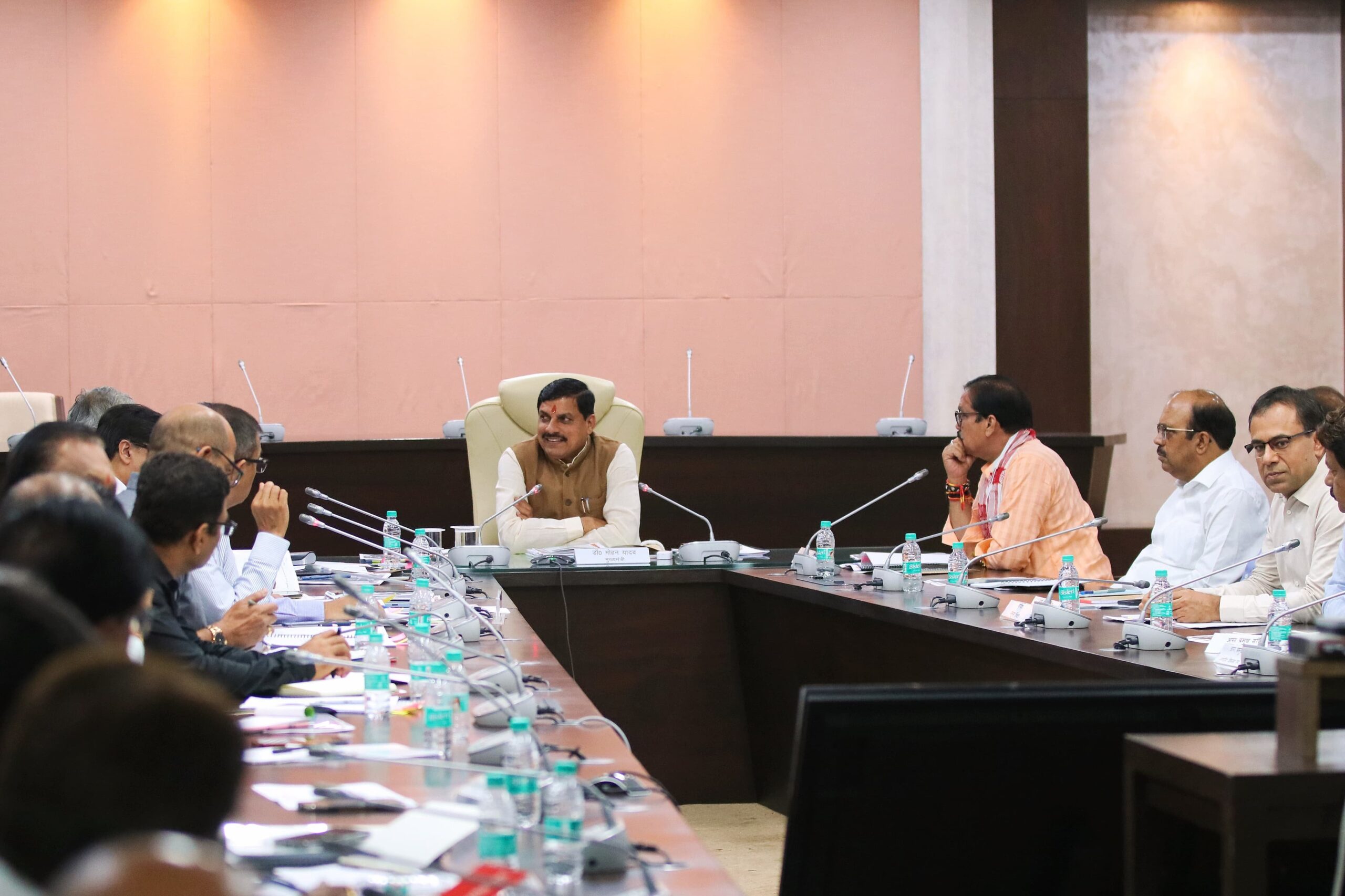 You are currently viewing मुख्यमंत्री डॉ. मोहन यादव ने ली वीर भारत न्यास की बैठक, अपने विचार साझा कर अधिकारियों को दिए आवश्यक दिशा-निर्देश