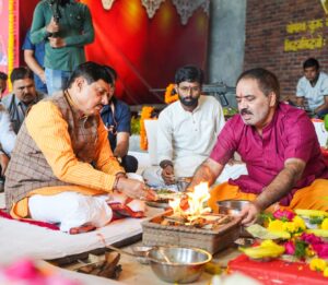 Read more about the article मुख्यमंत्री डॉ. यादव ने विजयादशमी पर भोपाल स्थित निवास पर किया शस्त्र पूजन, इंदौर-महेश्वर में भी करेंगे शस्त्र-पूजन; विभिन्न दशहरा उत्सव कार्यक्रम में होंगे शामिल