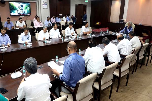 You are currently viewing MP: नव नियुक्त मुख्य सचिव अनुराग जैन ने मंत्रालय में ली पहली बैठक, विकसित मध्यप्रदेश के रोडमैप को लेकर हुई चर्चा; बैठक में जैन ने टीम भावना के साथ काम करने पर जोर दिया