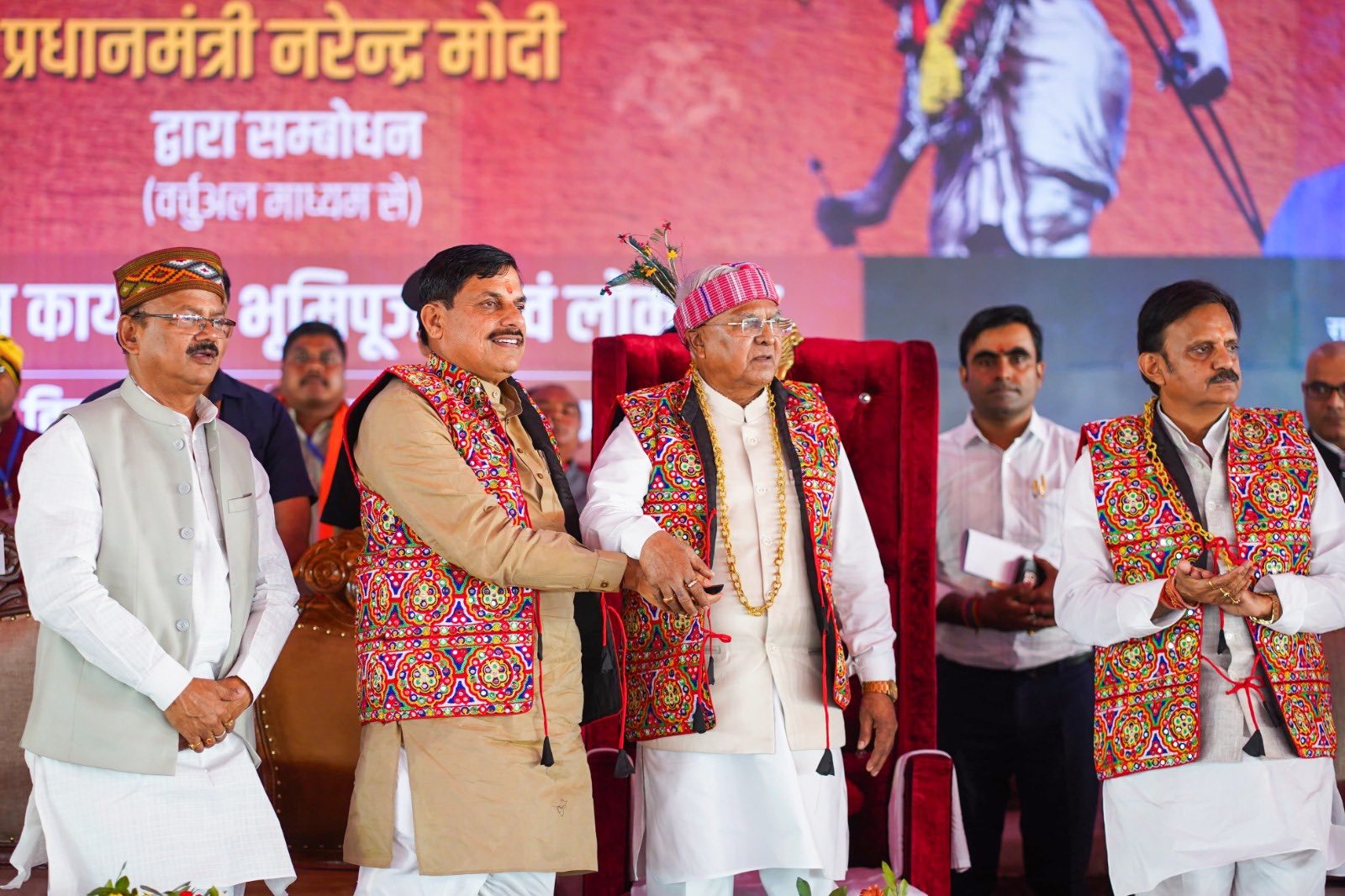 You are currently viewing भगवान बिरसा मुंडा जयंती आज: शहडोल में आयोजित हुआ राज्य स्तरीय समारोह, वर्चुअली शामिल हुए प्रधानमंत्री नरेन्द्र मोदी; 2 संग्रहालयों का लोकार्पण एवं 76 विकास कार्यों का हुआ भूमि-पूजन
