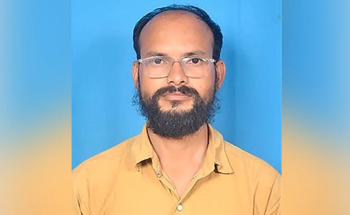 You are currently viewing “झोपड़ी वाले विधायक” का बड़ा ऐलान! रतलाम में 11 दिसंबर को महा आंदोलन करेंगे कमलेश्वर डोडियार, रतलाम कलेक्टर ने भी जारी कर दिया आदेश