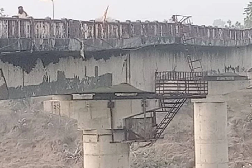 You are currently viewing पार्वती नदी पुल हादसा: अचानक धसने लगा 1976 में बना पार्वती नदी का पुल, भारी वाहनों की आवाजाही पर लगी रोक…