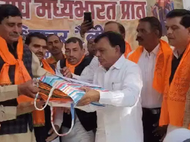 Read more about the article भोपाल में किसानों का हल्ला बोल, सरकार के खिलाफ खोला मोर्चा: मंत्रालय घेरने निकले तो डिप्टी सीएम खुद पहुंच गए धरनास्थल, बोले – ‘सरकार खुद आपके पास आ गई’