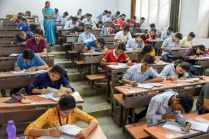 Read more about the article MP में परीक्षा का महासंग्राम शुरू:12वीं बोर्ड परीक्षा का आज से आगाज, 10वीं के छात्र 27 फरवरी से देंगे अपना पहला इम्तिहान; उड़नदस्ते और जैमर से होगा हाई-टेक निगरानी