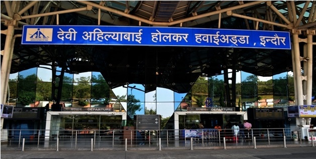 Read more about the article शानदार खबर! इंदौर एयरपोर्ट ने मारी धमाकेदार छलांग, 12वें से सीधे दूसरे स्थान पर पहुंचा; विश्व रैंकिंग में भी हुआ सुधार