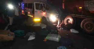 Read more about the article महू में भीषण सड़क हादसा: महाकाल दर्शन कर लौट रहे 6 श्रद्धालुओं की मौत, 17 घायल; तेज़ रफ्तार ट्रैवलर ने बाइक को मारी टक्कर, फिर टैंकर से भिड़ी – मंजर देख सहमे लोग!