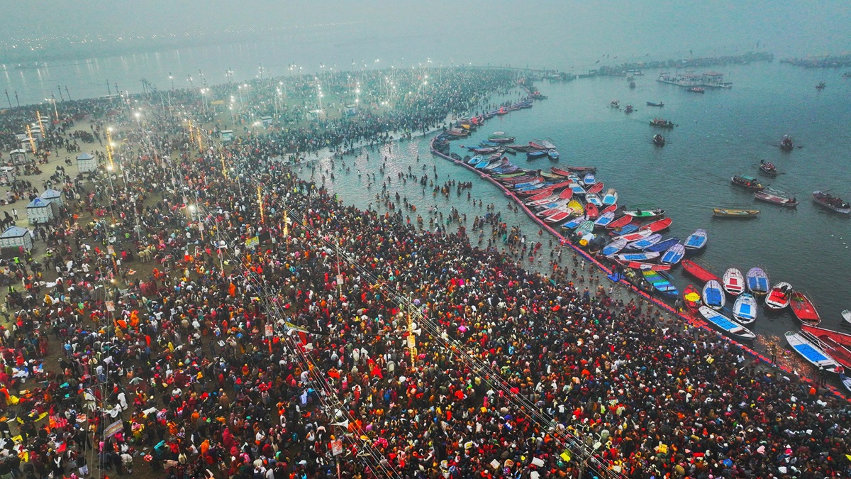 Read more about the article महाकुंभ 2025: 34वें दिन उमड़ा जनसैलाब, अब तक 51 करोड़ श्रद्धालुओं ने लगाई पवित्र डुबकी; आज स्वच्छता अभियान में बनेगा नया वर्ल्ड रिकॉर्ड