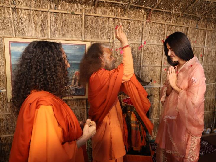 Read more about the article Mahakumbh 2025: संगम पर उमड़ी आस्था की लहरें, श्रद्धालुओं ने तोड़े रिकॉर्ड; बॉलीवुड सितारे अक्षय-कैटरीना भी संगम पहुंचे, अब तक 62.80 करोड़ श्रद्धालु लगा चुके डुबकी