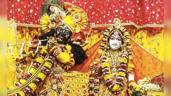 Read more about the article फुलेरा दूज: जब श्रीकृष्ण ने राधा रानी संग खेली पहली होली, शनिवार को 3 बजकर 16 मिनट से प्रारंभ होगी तिथि; राधा-कृष्ण के दिव्य प्रेम और होली की शुरुआत का पावन पर्व