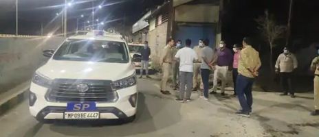 You are currently viewing जावरा में अमोनिया गैस लीकेज से मचा कोहराम, बड़ी दुर्घटना टली: पुलिस लाइन तक पहुंचा असर, प्रशासन ने समय रहते पाया काबू; बिना लाइसेंस और बिना किसी वैध अनुमति के चल रही थी फैक्ट्री