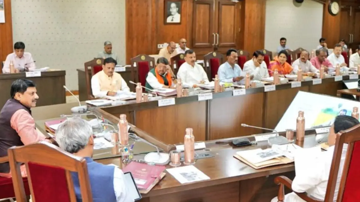 You are currently viewing मध्यप्रदेश सरकार का बड़ा फैसला: किसानों की आय बढ़ाने के लिए ‘कृषक कल्याण मिशन’ की होगी शुरुआत, डॉ. मोहन यादव की कैबिनेट बैठक में हुआ ऐलान; अब एकजुट होंगे कृषि से जुड़े सभी विभाग