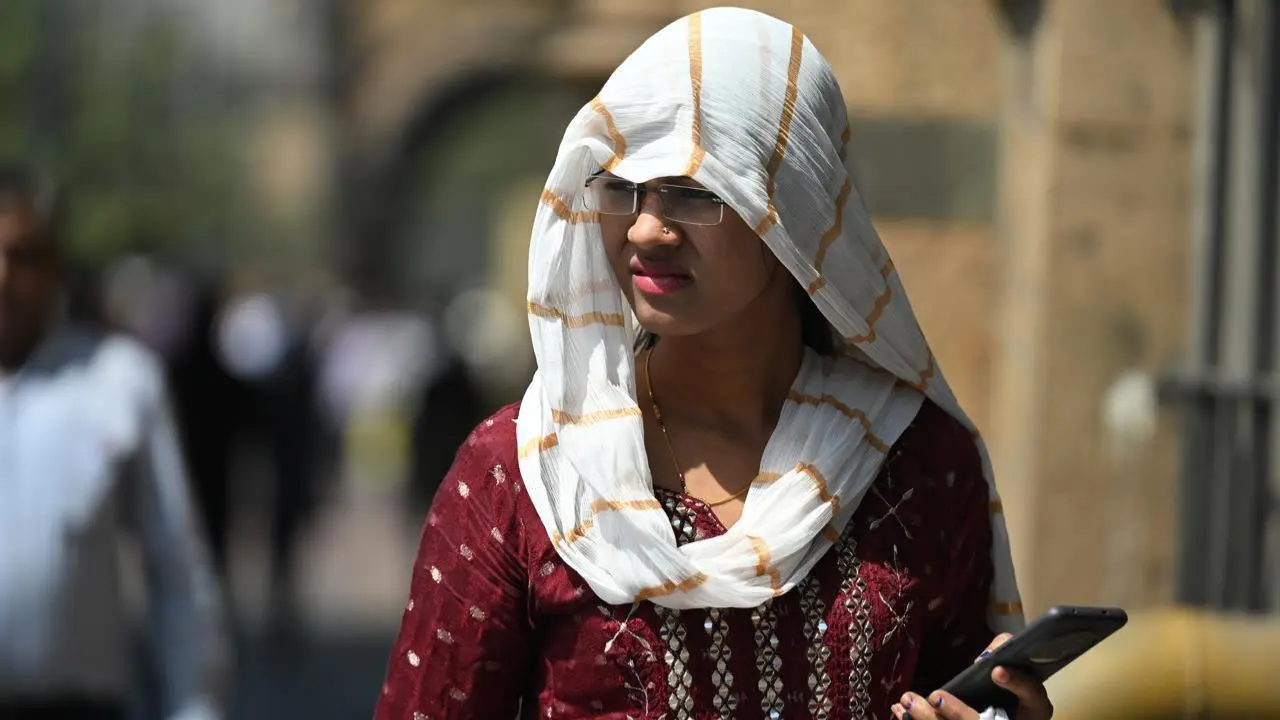 Read more about the article गर्मियों में स्किन टैनिंग से बचें: सूरज की तेज़ किरणों से बचने के लिए 5 आसान और प्रभावी उपाय!