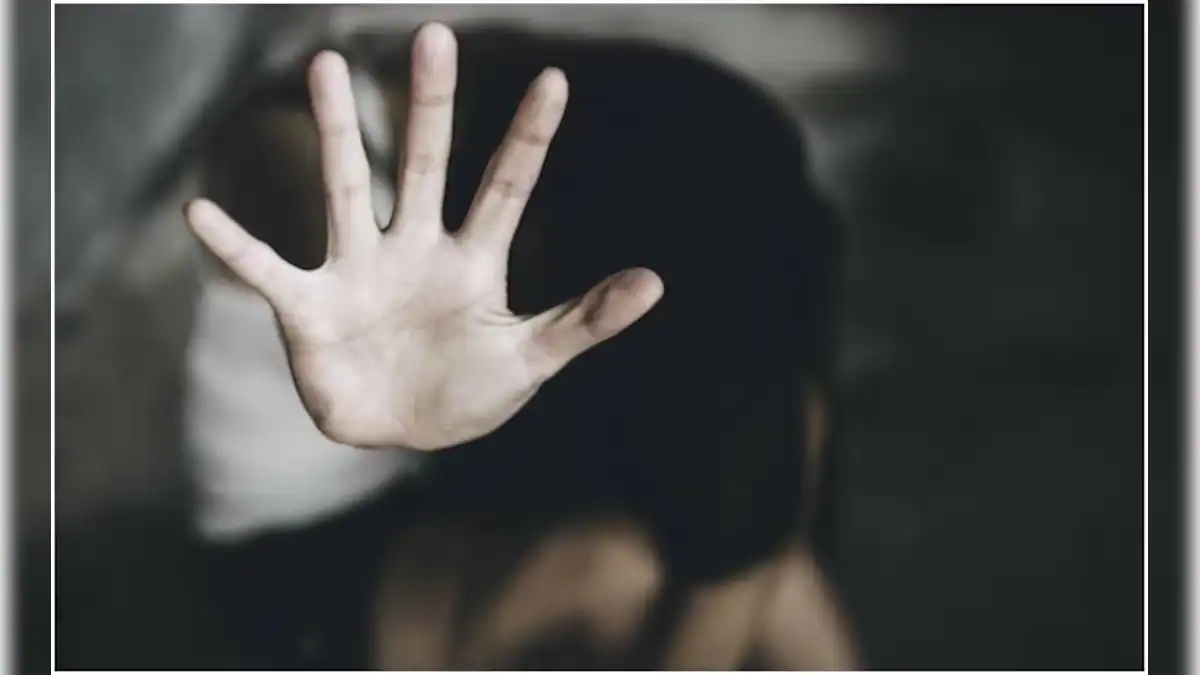 You are currently viewing भोपाल: एक ही कॉलेज की तीन छात्राएं बनीं हवस का शिकार, SIT कर रही जांच; अरोपियों ने फर्जी पहचान से की दोस्ती, वीडियो बनाकर किया रेप-फिर ब्लैकमेल कर ठगे हजारों!