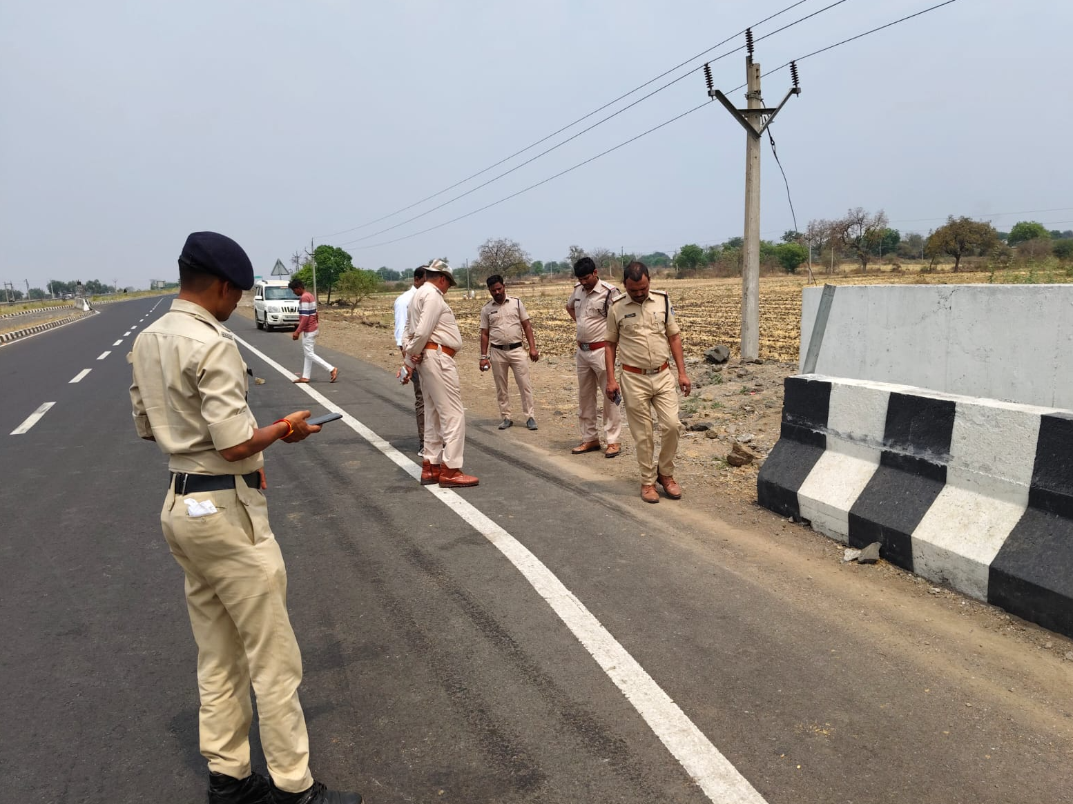 Read more about the article हाईवे पर सनसनीखेज हादसा: जैन मुनि गजेंद्र मुनि महाराज को तेज रफ्तार वाहन ने कुचला, मौके पर दर्दनाक मौत; सीसीटीवी फुटेज में कैद हुआ मौत का मंजर, पुलिस ने तेज की जांच!