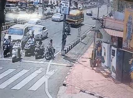 Read more about the article भोपाल में दर्दनाक हादसा, स्कूल बस ने 8 वाहनों को मारी टक्कर: इंटर्न लेडी डॉक्टर की मौत, 6 घायल – ब्रेक फेल होना बताई जा रही वजह