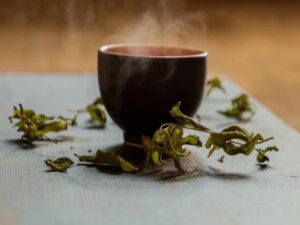 Read more about the article सर्दी-जुकाम में बेहद फायदेमंद है दादी-नानी का काढ़ा, जानें इसका असरदार देसी नुस्खा