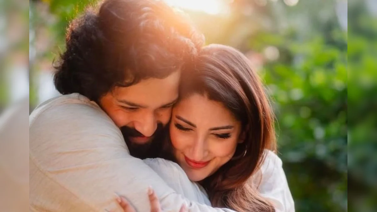 Read more about the article सुपरस्टार नागार्जुन के घर बजी शहनाई: टॉलीवुड एक्टर अखिल अक्किनेनी ने जैनब रावजी से रचाई सीक्रेट शादी, 8 जून को होगा ग्रैंड रिसेप्शन!