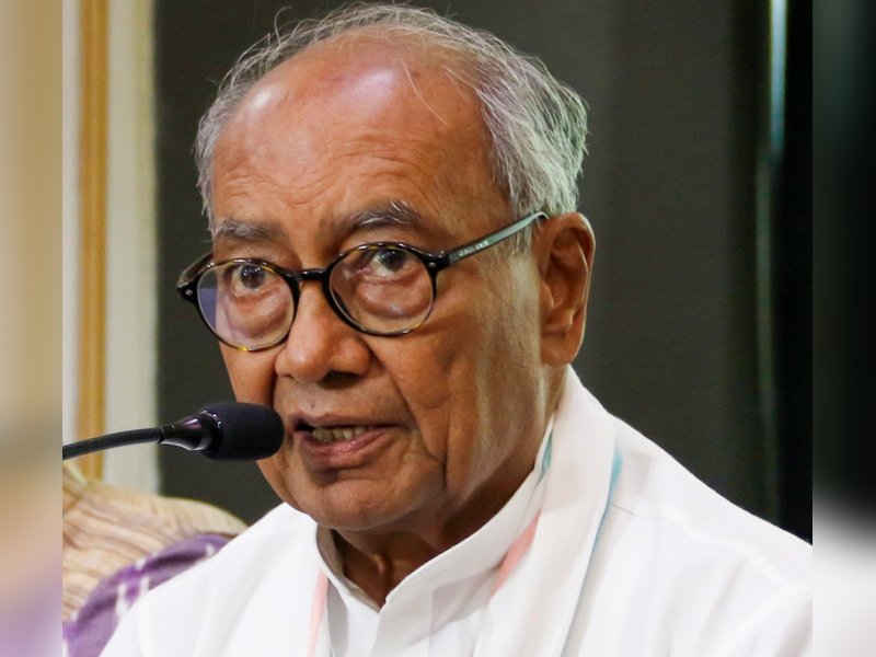 Read more about the article हरदा लाठीचार्ज कांड: पूर्व मुख्यमंत्री दिग्विजय सिंह ने छात्रावास का दौरा कर की पीड़ित परिवारों से मुलाकात, बोले- हो न्यायिक जांच!