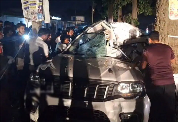 You are currently viewing राजस्थान लौट रहे परिवार पर टूटा कहर: गाय को बचाते वक्त स्कॉर्पियो पेड़ से टकराई, चार की मौके पर मौत