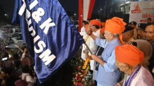Read more about the article कड़ी सुरक्षा में अमरनाथ यात्रा शुरू, बम-बम भोले के जयकारों के बीच पहला जत्था हुआ रवाना; 9 अगस्त तक चलेगी यात्रा!