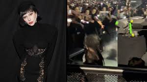 You are currently viewing मंच पर गिरीं ग्लोबल आइकन लेडी गागा! लास वेगास कॉन्सर्ट में हुआ हादसा, वीडियो वायरल …