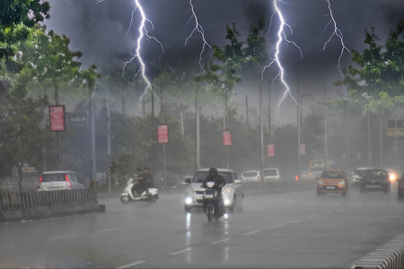 Read more about the article मध्यप्रदेश में सक्रिय मानसूनी सिस्टम से कई जिलों में तेज बारिश, मौसम विभाग का अलर्ट जारी; उज्जैन सहित कई क्षेत्रों में बारिश के आँकड़े सामने आए!