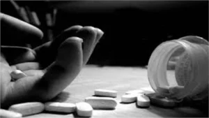 Read more about the article एक बोतल ज़हर और उजड़ गया पूरा परिवार: इंदौर में डेढ़ साल के बच्चे ने खेलते-खेलते पी लिया ज़हर, अस्पताल पहुंचने से पहले तोड़ा दम!