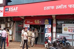 Read more about the article जबलपुर गोल्ड लोन बैंक डकैती: बिहार के सुबोध सिंह गैंग से जुड़ा तार, पुलिस ने घोषित किया 30 हजार का इनाम; हेलमेट पहने पांच लुटेरे 20 मिनट में दिया था वारदात को अंजाम!