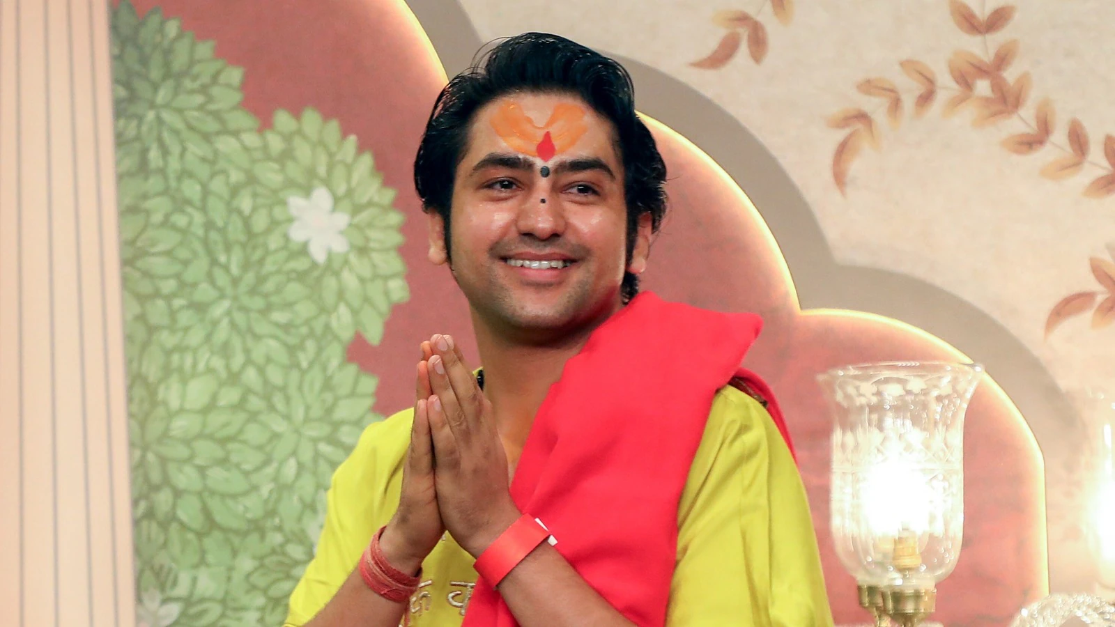 You are currently viewing बागेश्वर धाम को लेकर प्रोफेसर की टिप्पणी ने मचाया बवाल, महिला तस्करी वाले पोस्ट पर FIR दर्ज; प्रोफेसर ने प्रधानमंत्री को कहा ‘नॉन बायोलॉजिकल पीएम’, धीरेंद्र शास्त्री पर लगाए महिला तस्करी के आरोप!