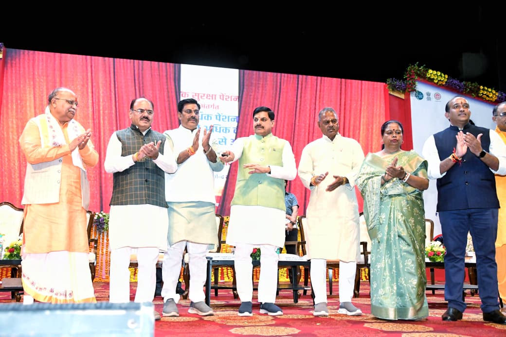 You are currently viewing भोपाल से गूंजा नशा मुक्ति का संकल्प: CM मोहन यादव ने कहा—”नशा खत्म करना हम सबकी सामूहिक जिम्मेदारी”, कार्यक्रम में सीएम ने दिल पर हाथ रखकर दिलाई शपथ; सुरक्षा पेंशन योजना राशि भी की ट्रांसफर!