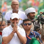 राहुल गांधी की यात्रा में सुरक्षा हादसा, पुलिसकर्मी गाड़ी के नीचे आया: यात्रा में तेजस्वी बोले- “20 साल का हिसाब अब जनता लेगी”, राहुल ने कहा – BJP ने महाराष्ट्र-हरियाणा-मध्यप्रदेश में वोट चोरी की, बिहार में नहीं होने देंगे ऐसा!