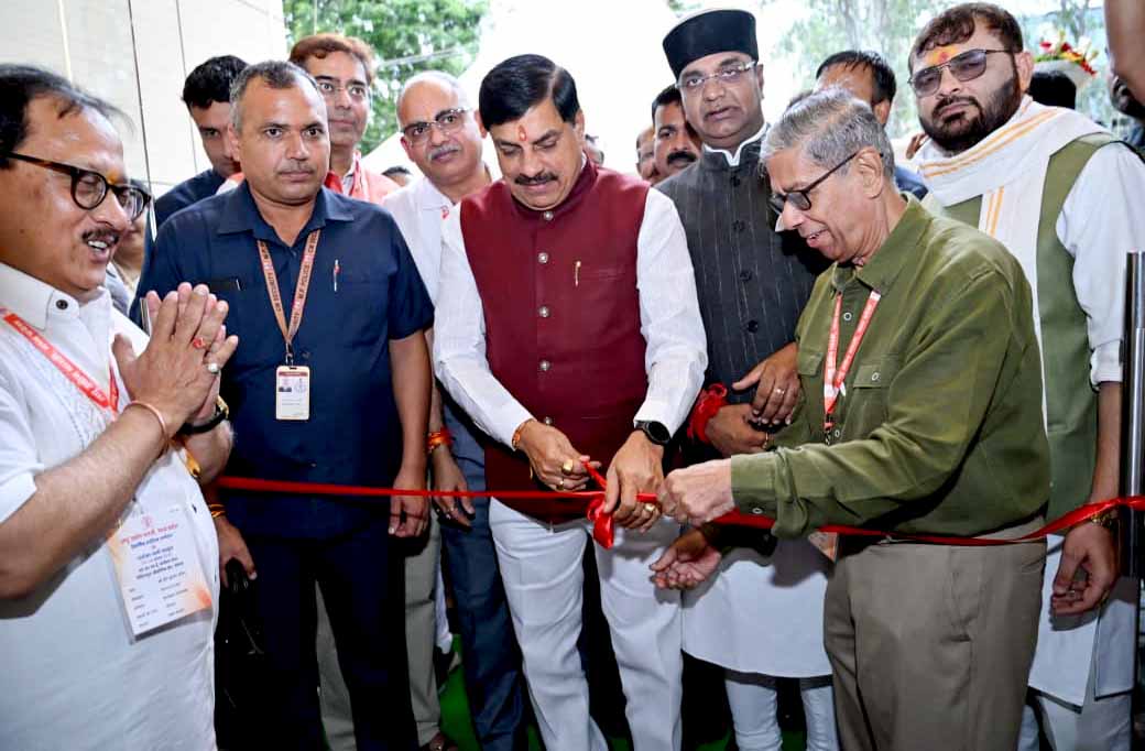 Read more about the article अब लाड़ली बहनों को मिलेंगे 5 हजार रुपए! मुख्यमंत्री डॉ. मोहन यादव ने भोपाल में किया ‘उद्यम सेतु’ का लोकार्पण, महिला श्रमिकों के लिए की बड़ी घोषणा; सरकार जोड़ेगी 5 हजार रुपए, आय होगी 13 हजार तक!