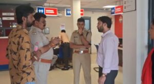 Read more about the article जबलपुर का सबसे बड़ा बैंक लूटकांड: 18 मिनट में 14.5 करोड़ का सोना और 5 लाख कैश ले उड़े 5 नकाबपोश,  CCTV फुटेज खंगालने के बाद भी सुराग गायब; पुलिस जाँच में जुटी!