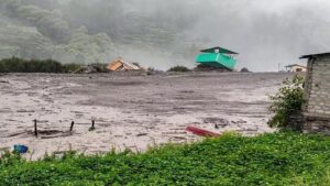 Read more about the article उत्तरकाशी में भीषण आपदा: धराली गांव में मलबे के नीचे 100 से ज्यादा लोगों के दबे होने की आशंका, SDRF और ITBP राहत में जुटे; हाईटेक उपकरण अब तक घटनास्थल से दूर, सिर्फ 3 JCB मशीनों से चल रहा रेस्क्यू ऑपरेशन!