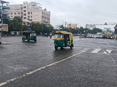 Read more about the article मध्यप्रदेश में मानसून का मिश्रित असर: आधे से ज्यादा जिलों में बारिश का कोटा पूरा, इंदौर-उज्जैन में सूखे जैसे हालात; 11 इंच पर अटकी इंदौर की बरसात!