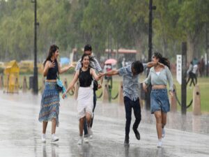 Read more about the article मध्यप्रदेश में बारिश का रिकॉर्ड टूटने की कगार पर, अभी बाकी है आधा मानसून: अगस्त में बरसेगा पानी ही पानी, स्वतंत्रता दिवस पर भी भारी बारिश का अलर्ट!