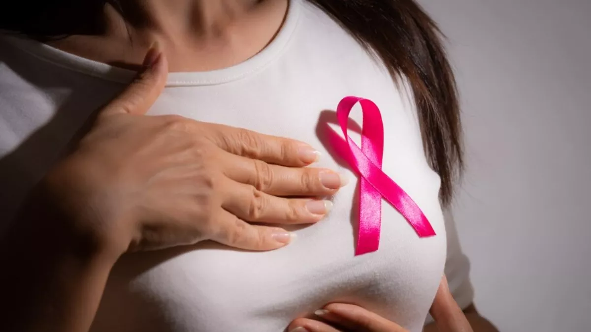 You are currently viewing ब्रेस्ट कैंसर की जल्दी पहचान से बढ़ जाती है जिंदगी बचाने की संभावना, घर पर ऐसे करें जांच