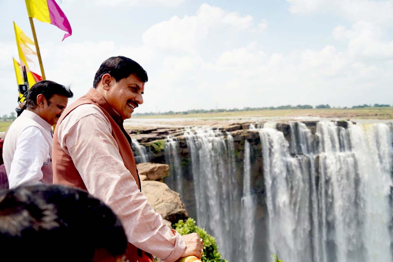 Read more about the article मऊगंज का बहुती जल प्रपात: मुख्यमंत्री मोहन यादव ने किया अवलोकन, 10 करोड़ की योजना से होगा विकास; मुख्यमंत्री बोले- पर्यावरण व पर्यटन को साथ लेकर चलेंगे!