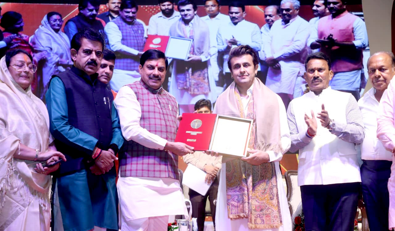 Read more about the article सोनू निगम को मिला लता मंगेशकर सम्मान 2025, मुख्यमंत्री डॉ. मोहन यादव ने किया सम्मानित; सोनू ने भावुक होकर जताया आभार!